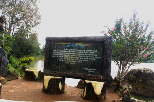 1108_Legenda_Batu_Cinta_menjadi_daya_tarik_tersendiri_bagi_para_pasangan_yang_memadu_kasih