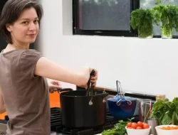 5 Bisnis Rumahan untuk Ibu Rumah Tangga