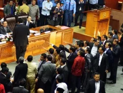 Pengamat: RUU Pilkada Balas Dendam Kubu Prabowo
