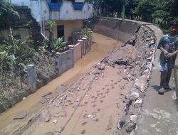 Jelang Musim Penghujan, Tanggul Kali Bekasi Diperbaiki