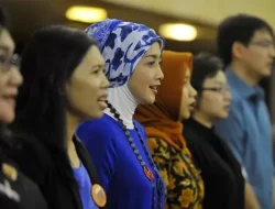Gaya Penampilan Wakil Rakyat: Mulai dari Sasak Tinggi, Songket Bali hingga Kebaya Kondangan