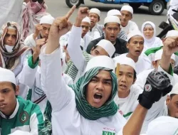 Banyak Ormas Anarkis, Jokowi: Yang Anarkis Kita Gebuk!