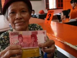 Warga Bekasi Sudah Bisa Cairkan Uang Kompensasi BBM di Kantor Pos