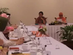 Cara Unik Iriana Memberikan Sambutan saat Rapat Bersama Istri Menteri
