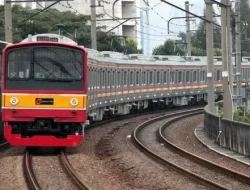 Lokomotif Anjlok, Tiga Rangkaian Kereta Jurusan Bekasi-Jakarta Kota Tertahan