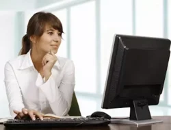 Agar Mata Tetap Sehat Bekerja di Depan Komputer, Lakukan 6 Cara Ini