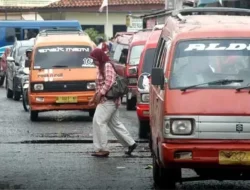 Sebagian Besar Supir Angkot di Kabupaten Bekasi Tidak Punya SIM