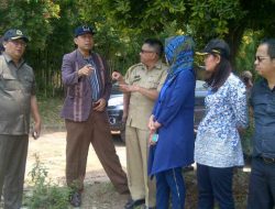 Anggota DPRD Jabar Blusukan Tengok Jalan Rusak di Kabupaten Bekasi