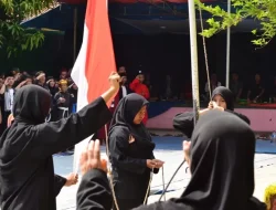 Di Bekasi Perguruan Silat Gelar Upacara Bendera Ala Jawara