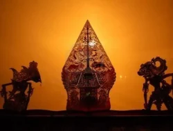 Peringati Hari Lahir Pancasila, Ketua DPC PDI Perjuangan Kabupaten Bekasi Nonton Wayang Bareng