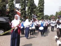 Tolak Interpelasi PPDB Online, Siswa Bekasi Main Drum Band di Gedung DPRD