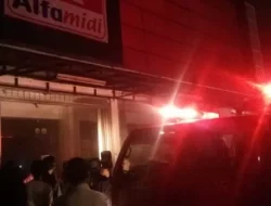 Alfamidi di Jalan Nusantara Raya Perumnas 3 Bekasi Kebakaran
