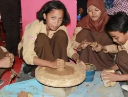 Foto: Karya Seni Anak Bekebutuhan Khusus yang Dipamerkan di Bekasi Junction