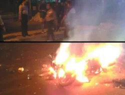 Sadis! Motor Viking Dibakar Jakmania di Cikarang