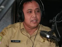 Kepala Dinas Bimarta Datang ke Aren Jaya, Warga: Dasar Rampok Lu