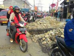 Bikin Macet, Perbaikan Gorong-gorong Kaliabang Diprotes Warga