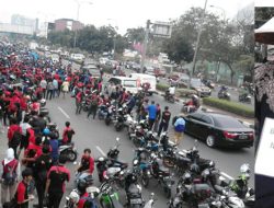 Tolak PP 78 2015, Ribuan Buruh Bekasi Jalan Kaki ke Jakarta