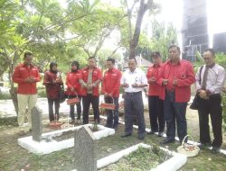 Gelar Rakercab, PDI Perjuangan Bekasi Sowan ke Makam Pahlawan