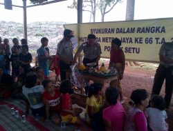 Polsek Setu Rayakan HUT Polda Metro Jaya Bareng Warga dan Pemulung