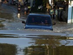 Perumahan Dosen IKIP dan Bumi Nasio Bekasi Banjir hingga 1 Meter