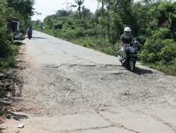 Warga Minta Pemkab Bekasi Perbaiki Jalan CBL