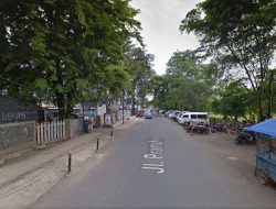 Dishub dan Satpol PP Sterilkan Jalan di Depan RSUD Kota Bekasi