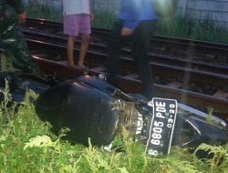 Pengendara Motor Tewas Ditabrak Kereta di Bekasi Barat
