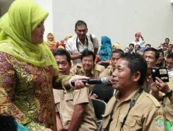 Bupati Bekasi Bagi-bagi Duit Lagi, Sawerannya Makin Gede
