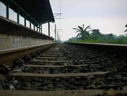 ‘Boboan’ di Rel, Remaja di Tambun Tewas Dilindas Kereta