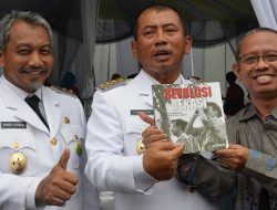 Wali Kota Apresiasi Buku Revolusi Bekasi karya Ali Anwar