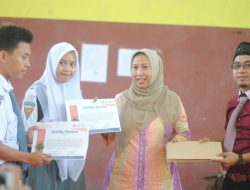 Semangati Peserta UN, Meilina Bagi-bagi Beasiswa Kuliah