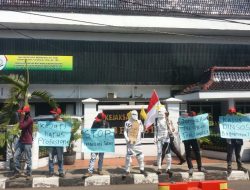 Tidak Profesional, Kejaksaan Bekasi Didatangi Mumi