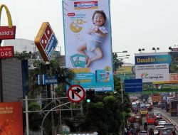Papan Reklame Kurang Upeti