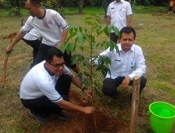 Dukung Penghijauan, Aston Imperial Bekasi Tanam 300 Bibit Pohon