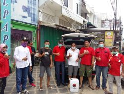 Ketua Fraksi PDI Perjuangan Semprot Desinfektan di Pemukiman Warga