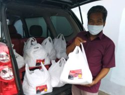 Di Tengah Pandemi, Nuroji Bagikan Ratusan Paket Sembako untuk Warga Kota Bekasi