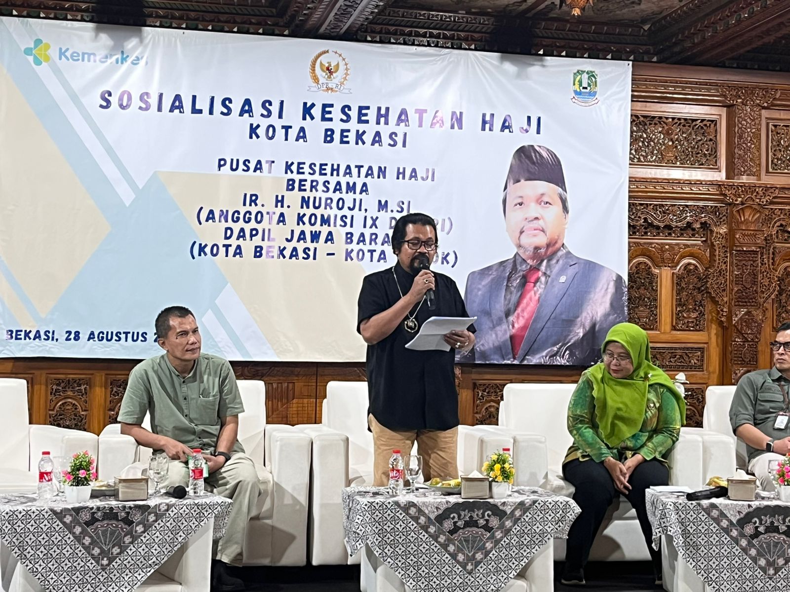 Anggota Komisi IX DPR RI, Nuroji saat menggelar sosialisasi tentang pelayanan kesehatan haji, Kamis (28/8/2025). (Foto: klikebaski.co)