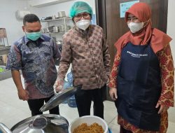 Pastikan Higienitas, Nuroji Kunjungi SPPG Teluk Pucung Kota Bekasi