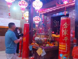 Tahun Baru Imlek, Klenteng Hok Lay Kiong Ramai Pesembahyang